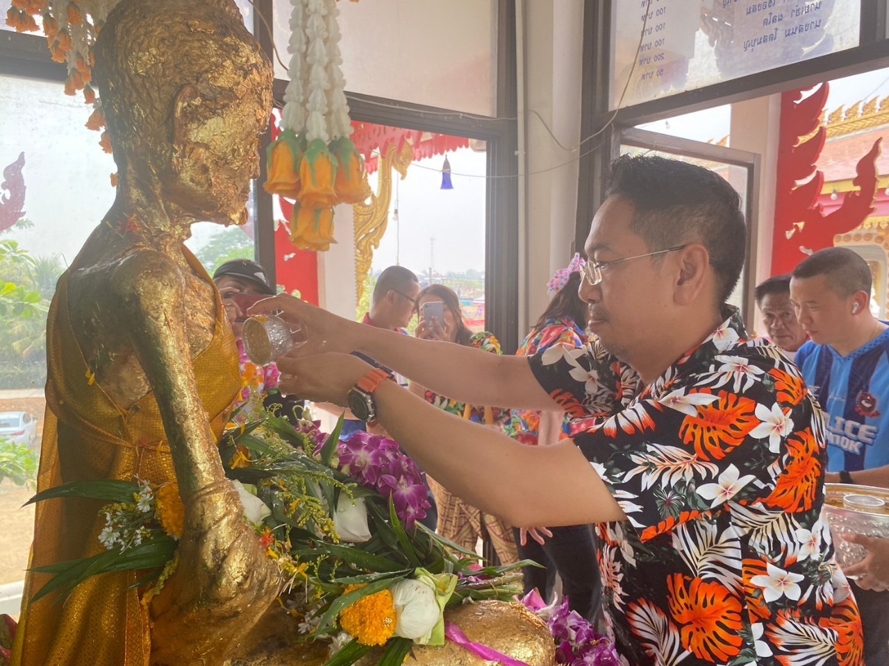 สรงน้ำหลวงพ่อผอม