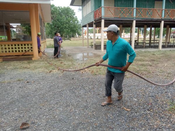 ฉีดล้างทำความสะอาดโรงเรียน