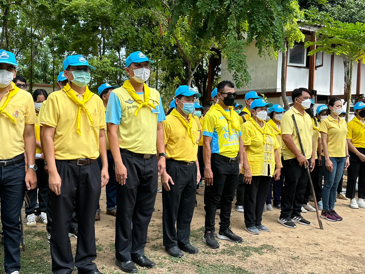 ร่วมปลูกต้นไม้ในโครงการวัดประชารัฐสร้างสุข