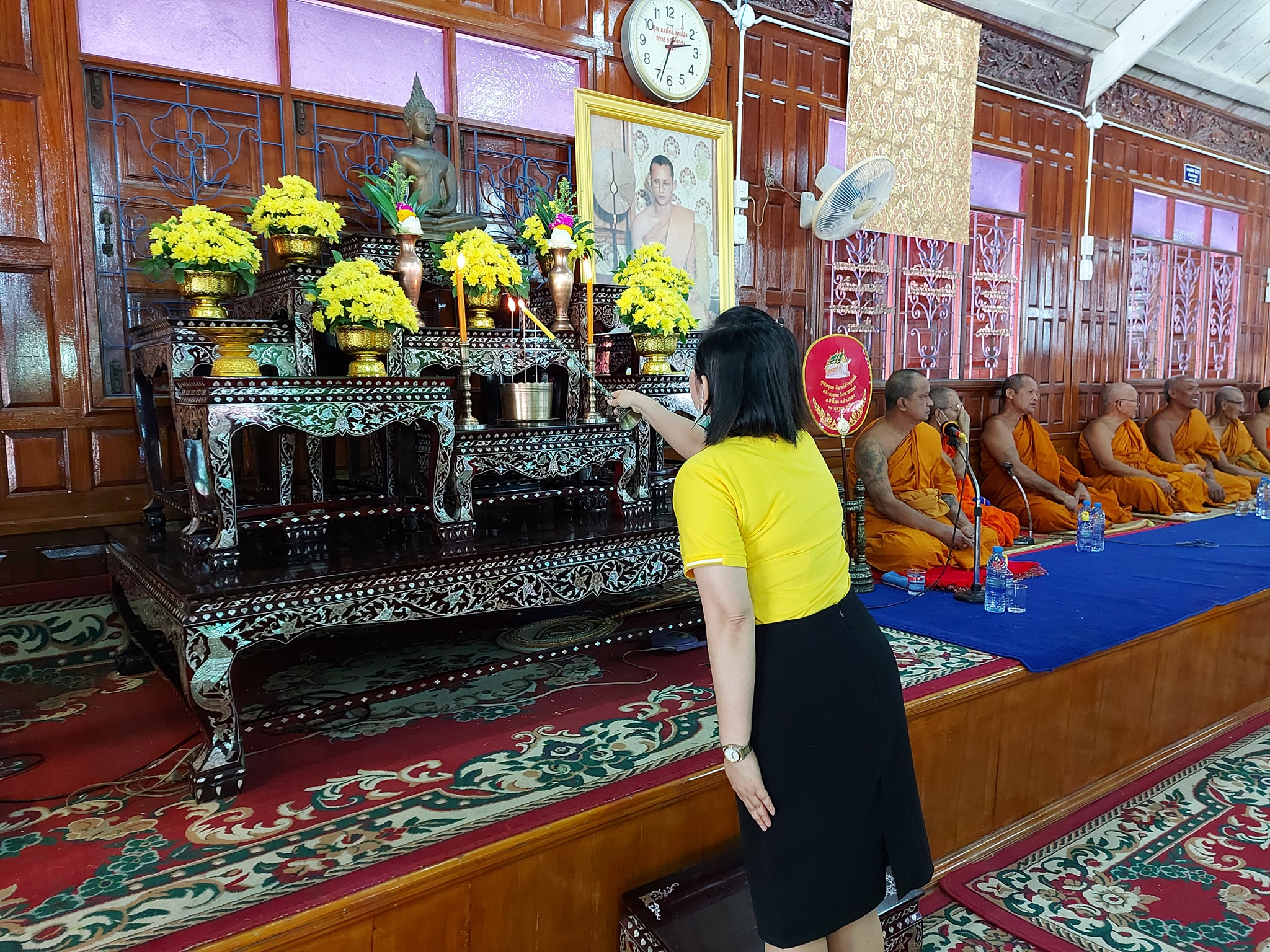 ร่วมพิธีสวดเจริญพระพุทธมนต์