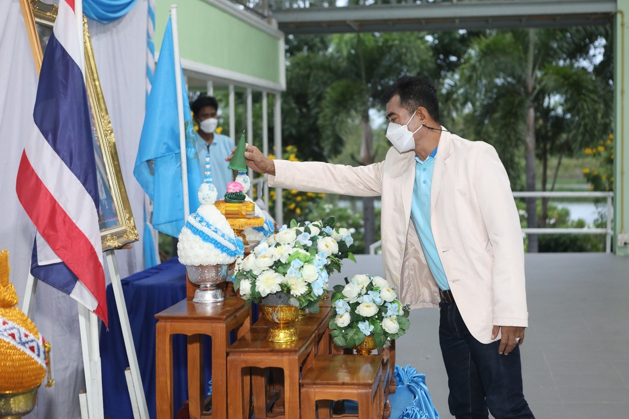 ร่วมพิธีถวายเครื่องราชสักการะและพิธีจุดเทียนถวายพระพรชัยมงคลสมเด็จพระนางเจ้าสิริกิติ์ พระบรมราชินีนาถ พระบรมราชชนนีพันปีหลวง 12 สิงหาคม 2565 ณ โดมอุทยานสวรรค์ อ่างทอง หนองเจ็ดเส้น